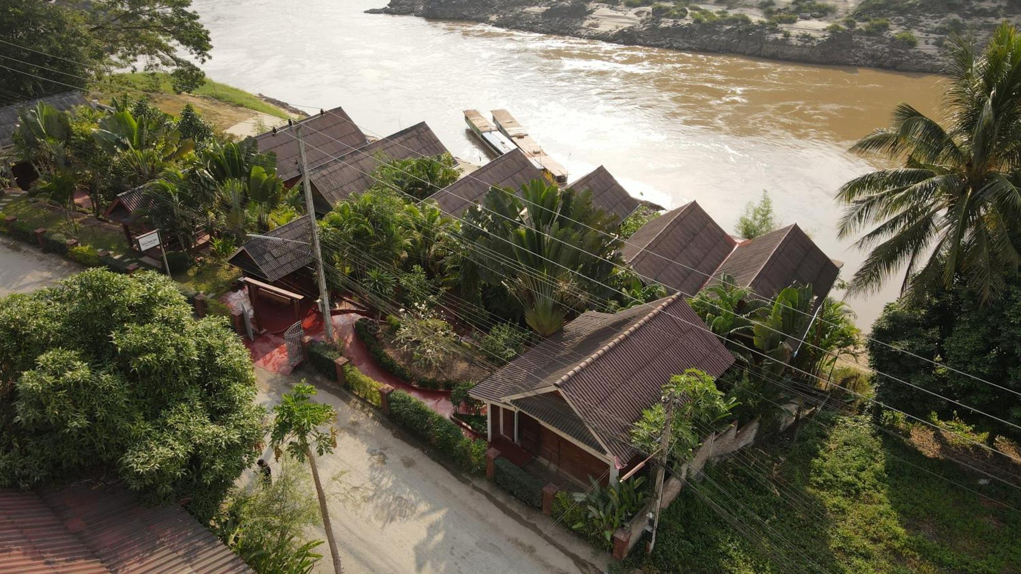 Mekong Riverside Lodge Muang Pakbèng Esterno foto
